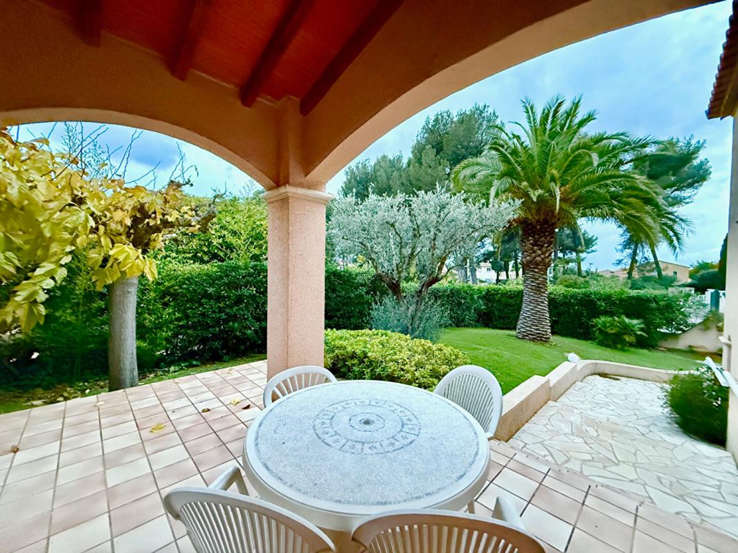 SIX-FOURS-LES-PLAGES Villa T6 indépendante au calme - 4 chambres et double garage - Proche mer 1