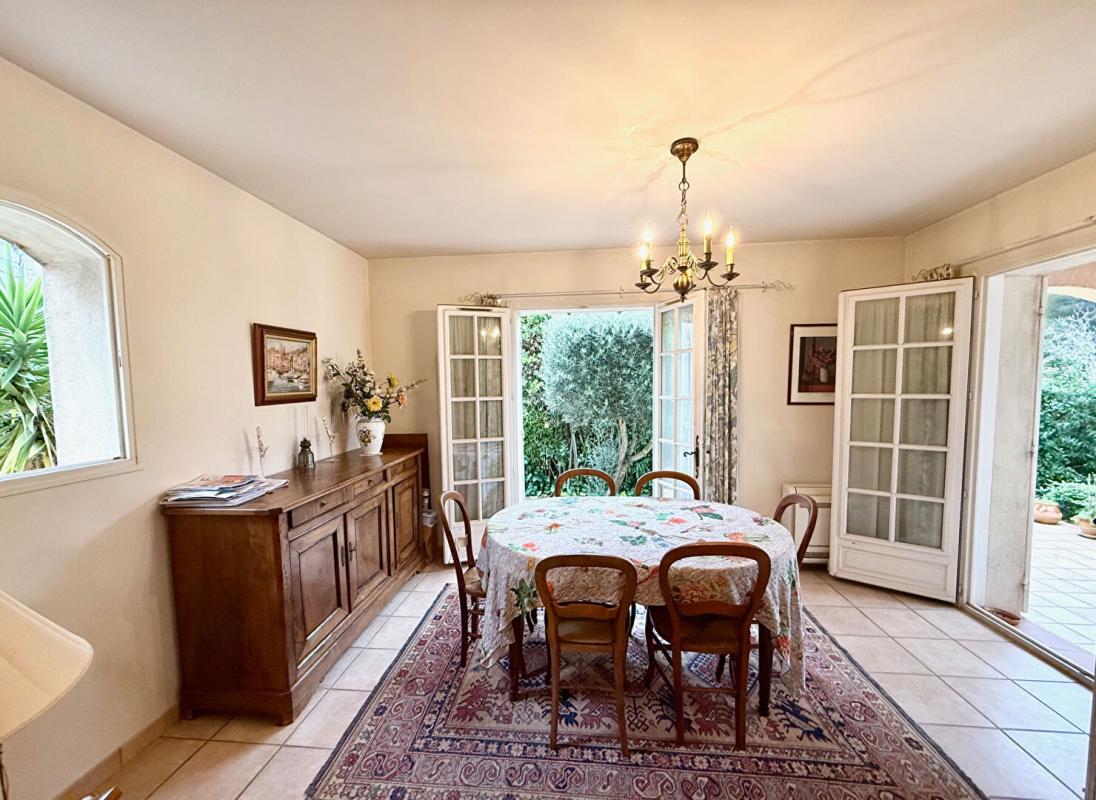 SIX-FOURS-LES-PLAGES Villa T6 indépendante au calme - 4 chambres et double garage - Proche mer 4