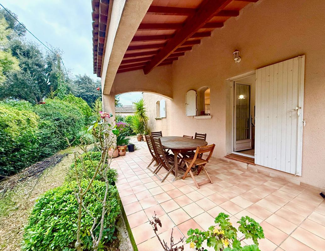 SIX-FOURS-LES-PLAGES Villa T6 indépendante au calme - 4 chambres et double garage - Proche mer 6