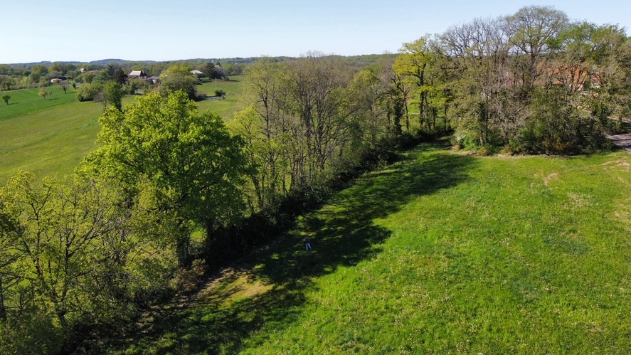 GIGOUZAC Grand terrain à bâtir 6 000 m²  (divisible) - hameau calme - entre Cahors et Gourdon 1
