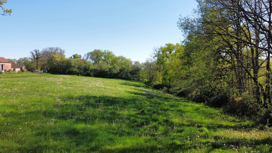 GIGOUZAC Grand terrain à bâtir 6 000 m²  (divisible) - hameau calme - entre Cahors et Gourdon 3