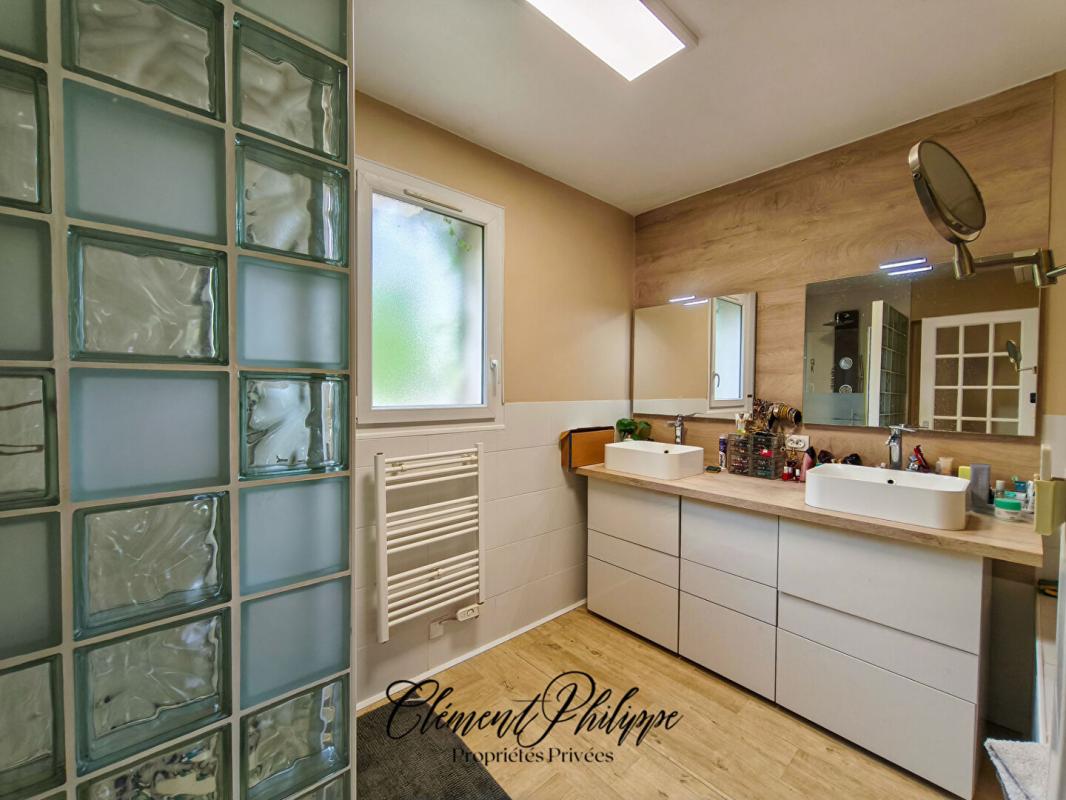 VILLEMOUSTAUSSOU Maison Villemoustaussou 7 pièces 5 chambres 7