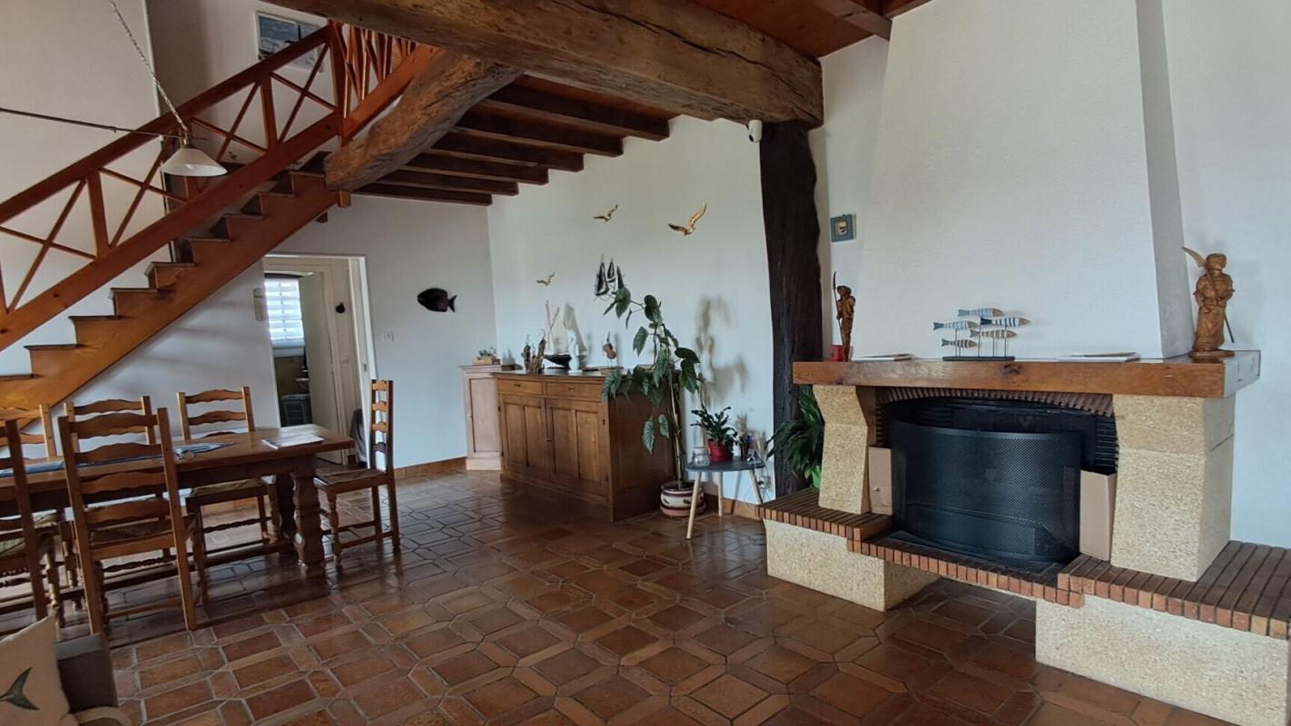 PETOSSE SUPERBE MAISON  DE CHARME  137 M2  TERRAIN  PLAT 1600 M2  GARAGE  PREAU 1