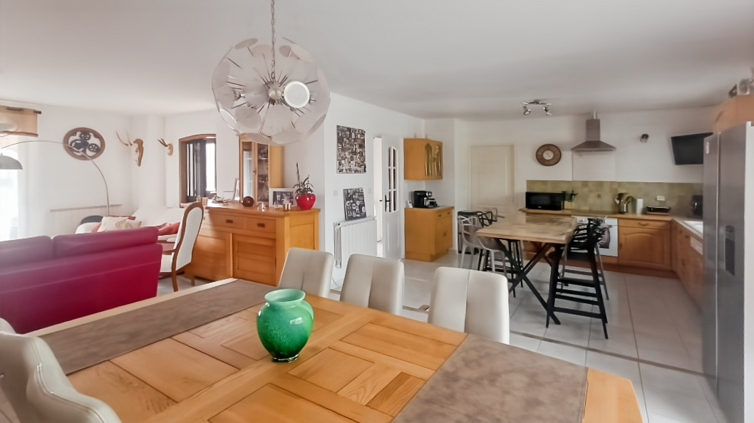 LA TRIMOUILLE Maison La Trimouille 6 pièce(s) 150 m2 1