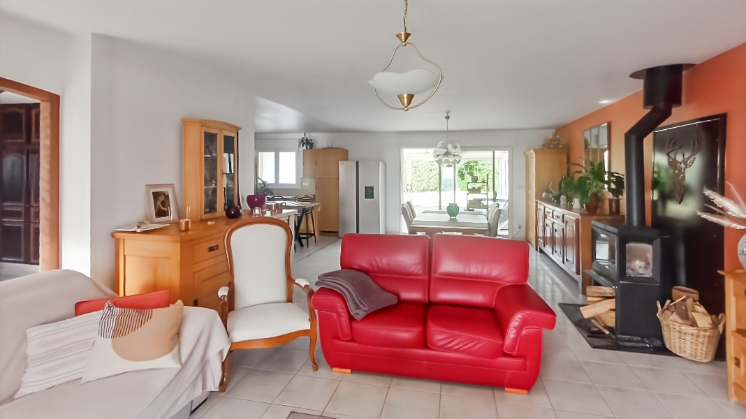 LA TRIMOUILLE Maison La Trimouille 6 pièce(s) 150 m2 2