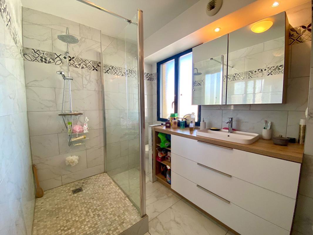 SIX-FOURS-LES-PLAGES Appartement Six Fours Les Plages 4 pièce(s) 95 m2 6