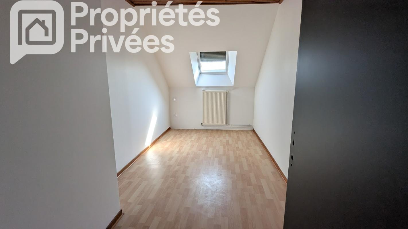 CHOUZE-SUR-LOIRE Chouzé sur Loire .Ensemble immobilier de 7 logements indépendants.430 M2 au total 10