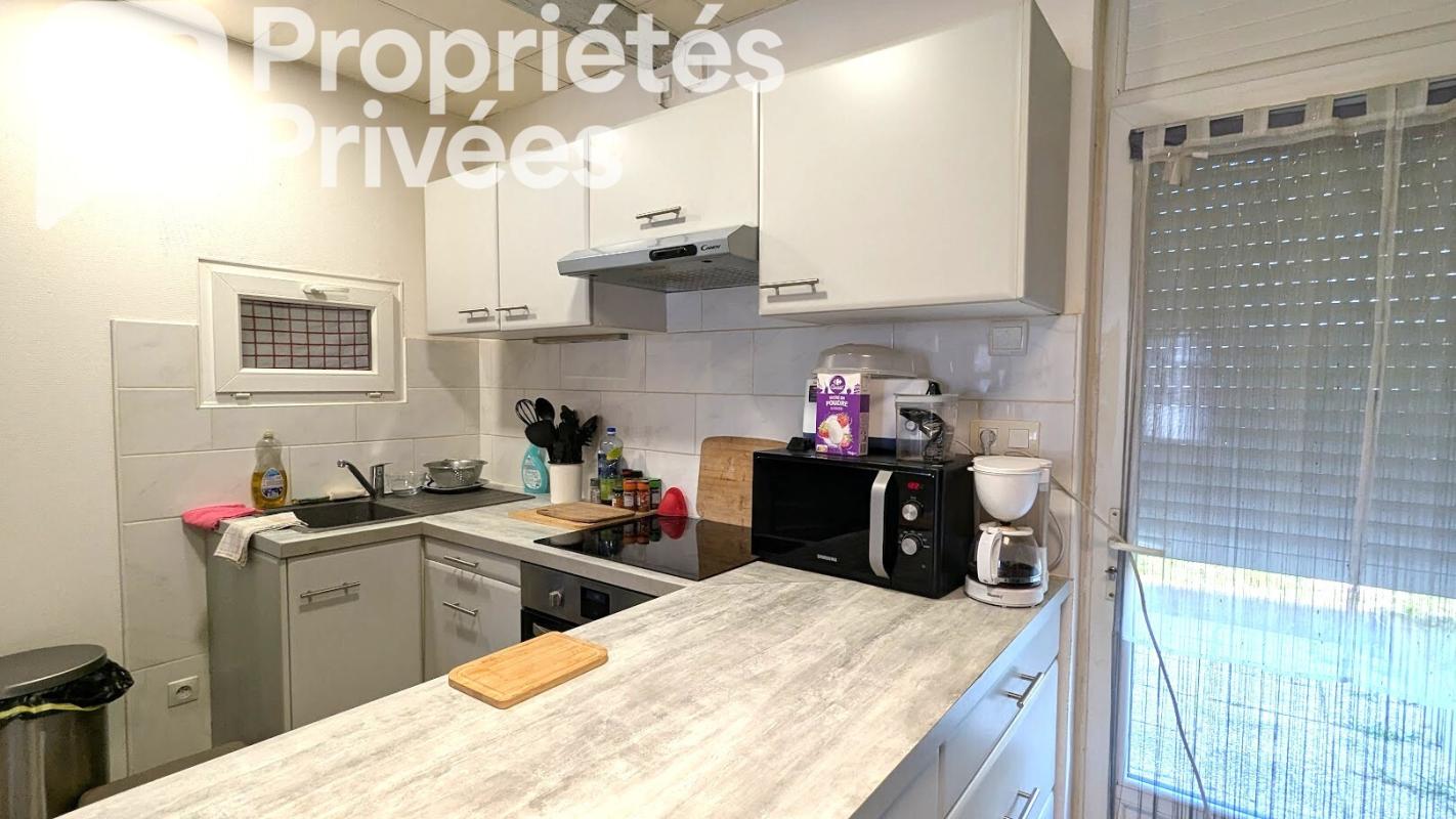 CHOUZE-SUR-LOIRE Chouzé sur Loire .Ensemble immobilier de 7 logements indépendants.430 M2 au total 12