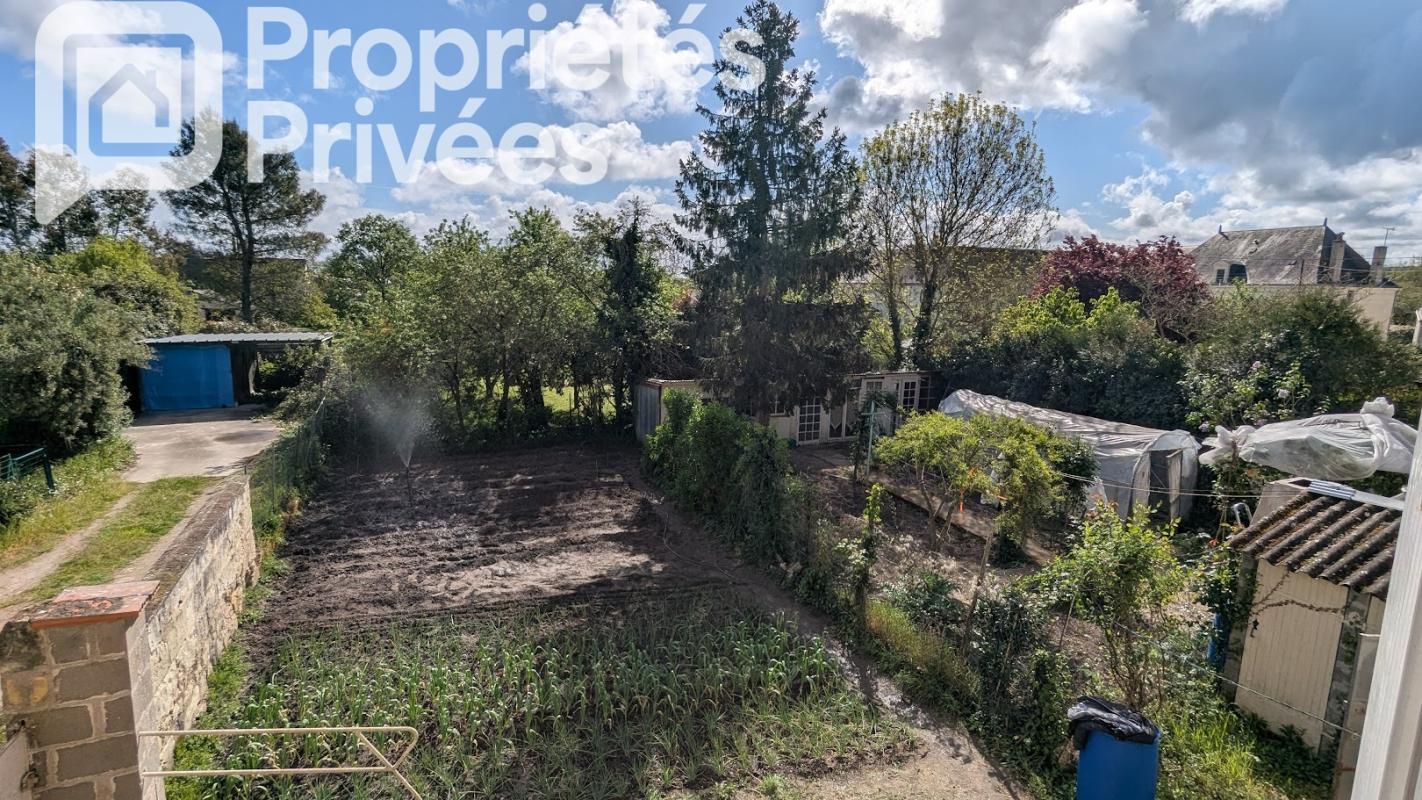 CHOUZE-SUR-LOIRE Chouzé sur Loire .Ensemble immobilier de 7 logements indépendants.430 M2 au total 18