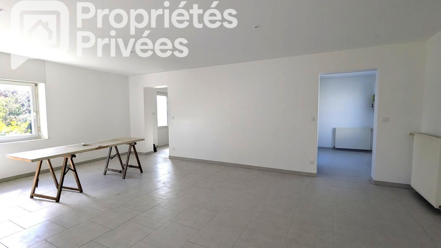CHOUZE-SUR-LOIRE Chouzé sur Loire .Ensemble immobilier de 7 logements indépendants.430 M2 au total 2