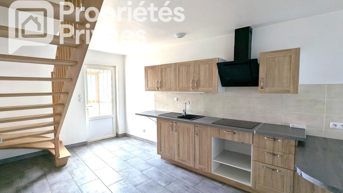 CHOUZE-SUR-LOIRE Chouzé sur Loire .Ensemble immobilier de 7 logements indépendants.430 M2 au total 9