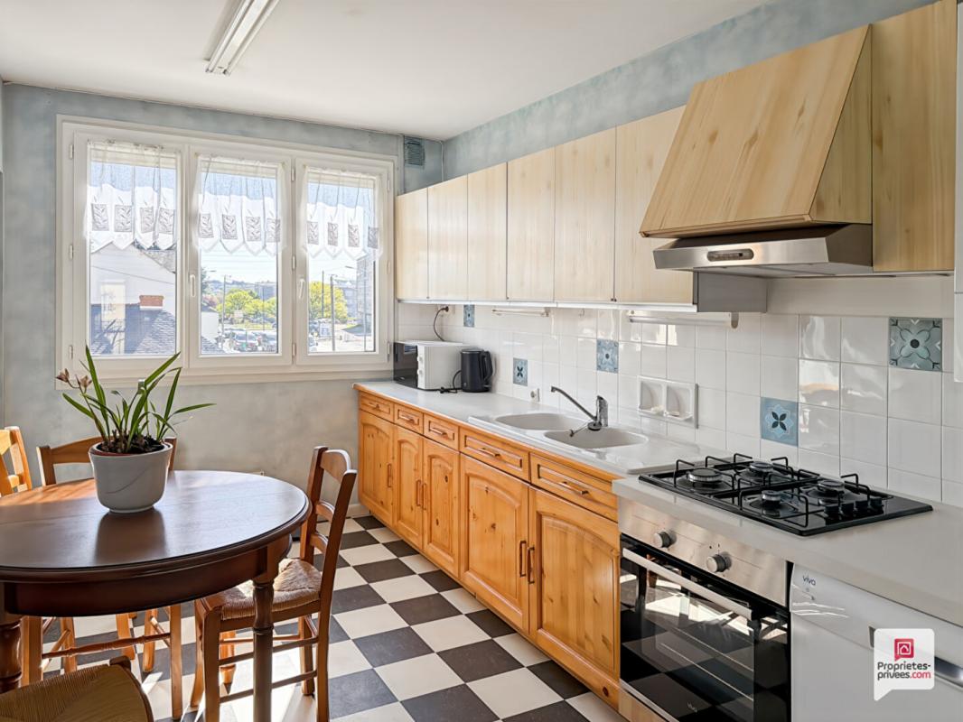 SABLE-SUR-SARTHE Appartement Sable Sur Sarthe 5 pièce(s) 84 m2 2