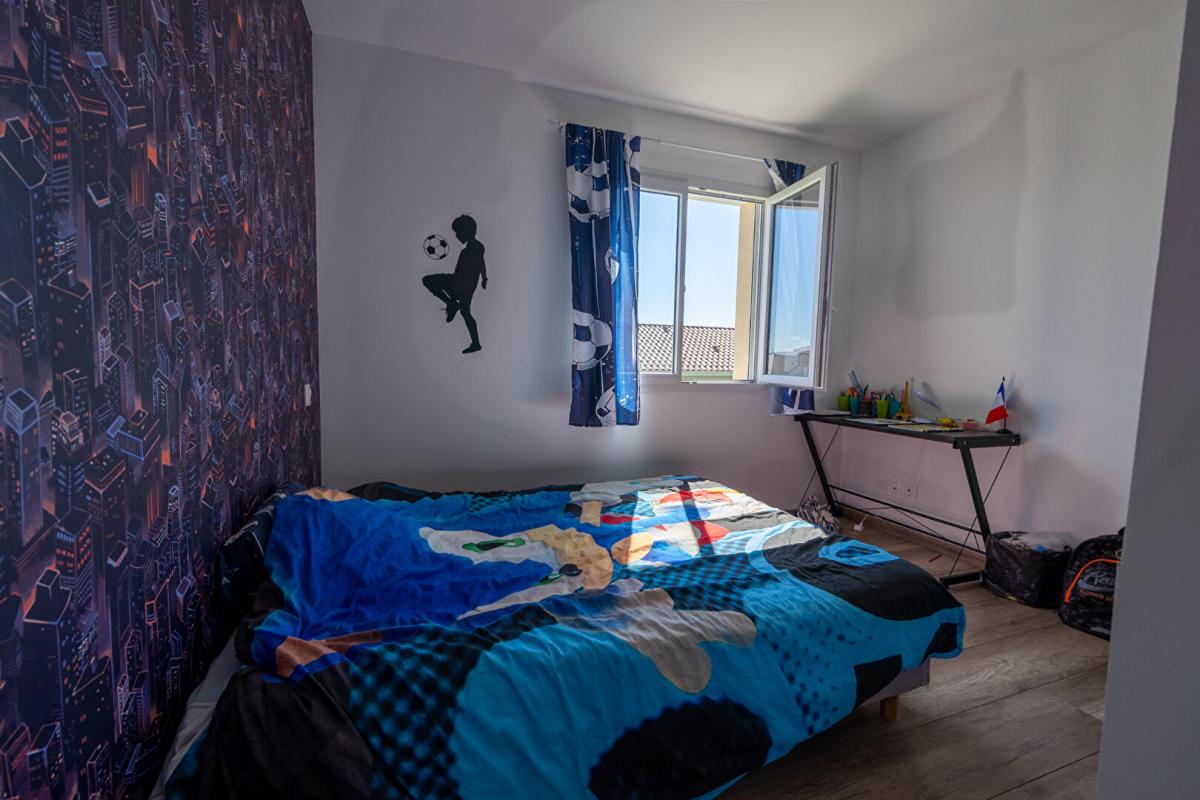 FEURS Villa récente  de plain-pied sur 1003 m² de terrain clos 12