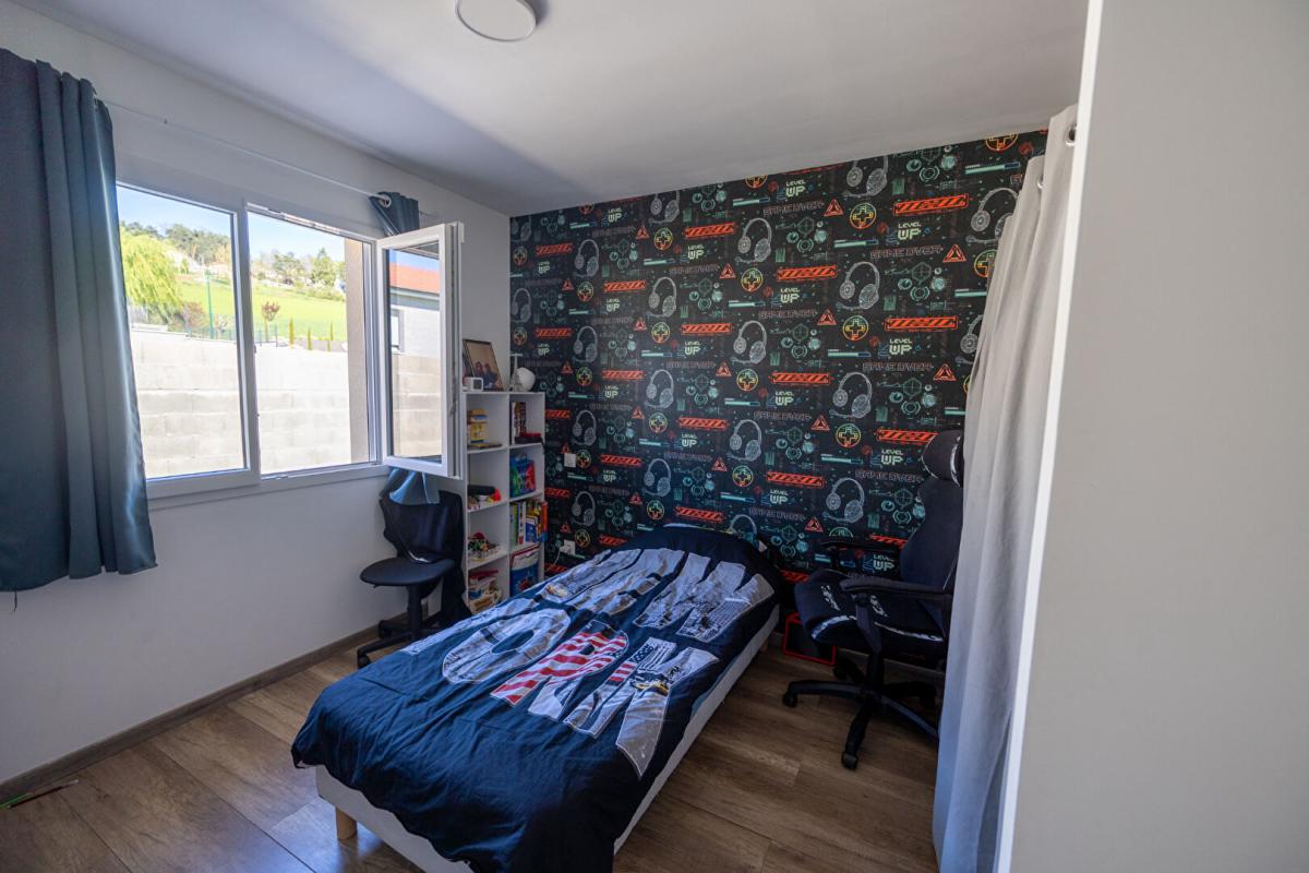 FEURS Villa récente  de plain-pied sur 1003 m² de terrain clos 13