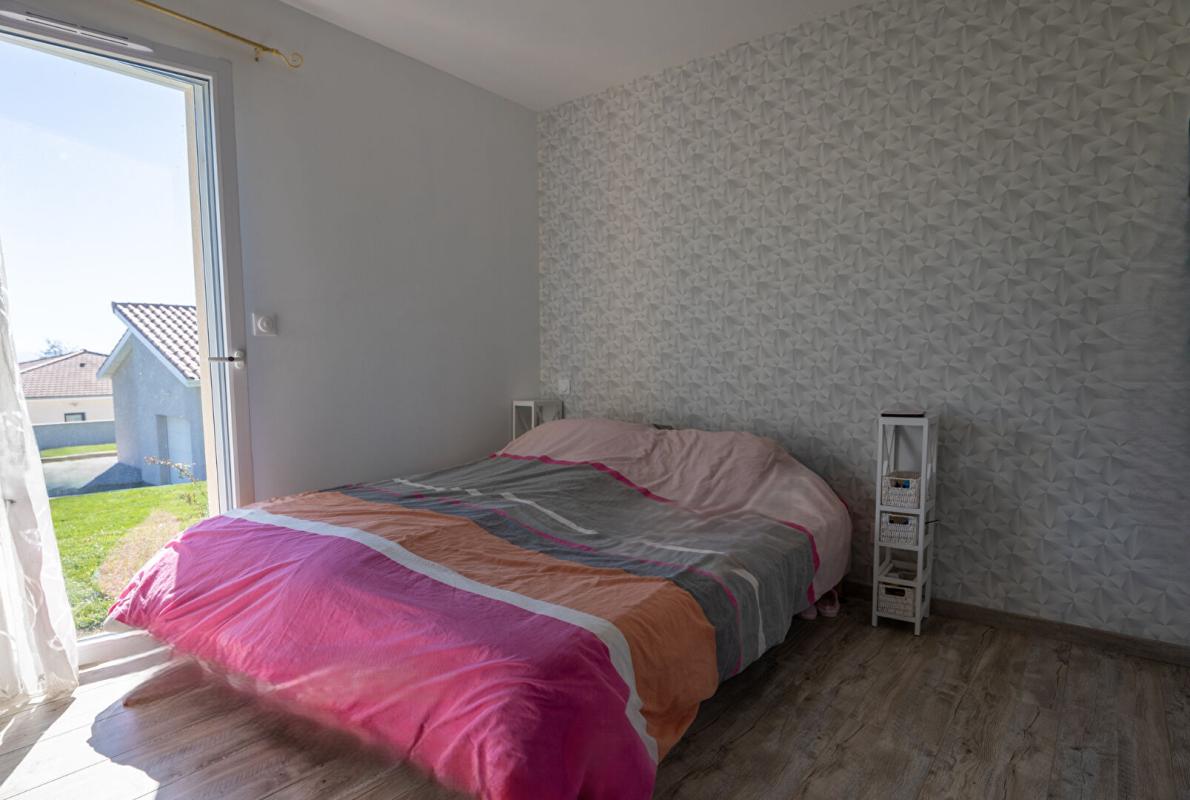 FEURS Villa récente  de plain-pied sur 1003 m² de terrain clos 14