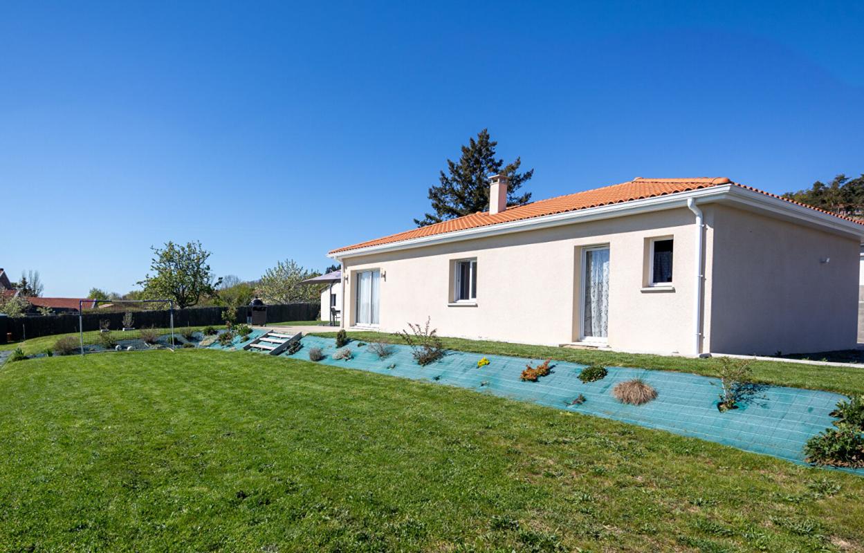 FEURS Villa récente  de plain-pied sur 1003 m² de terrain clos 3