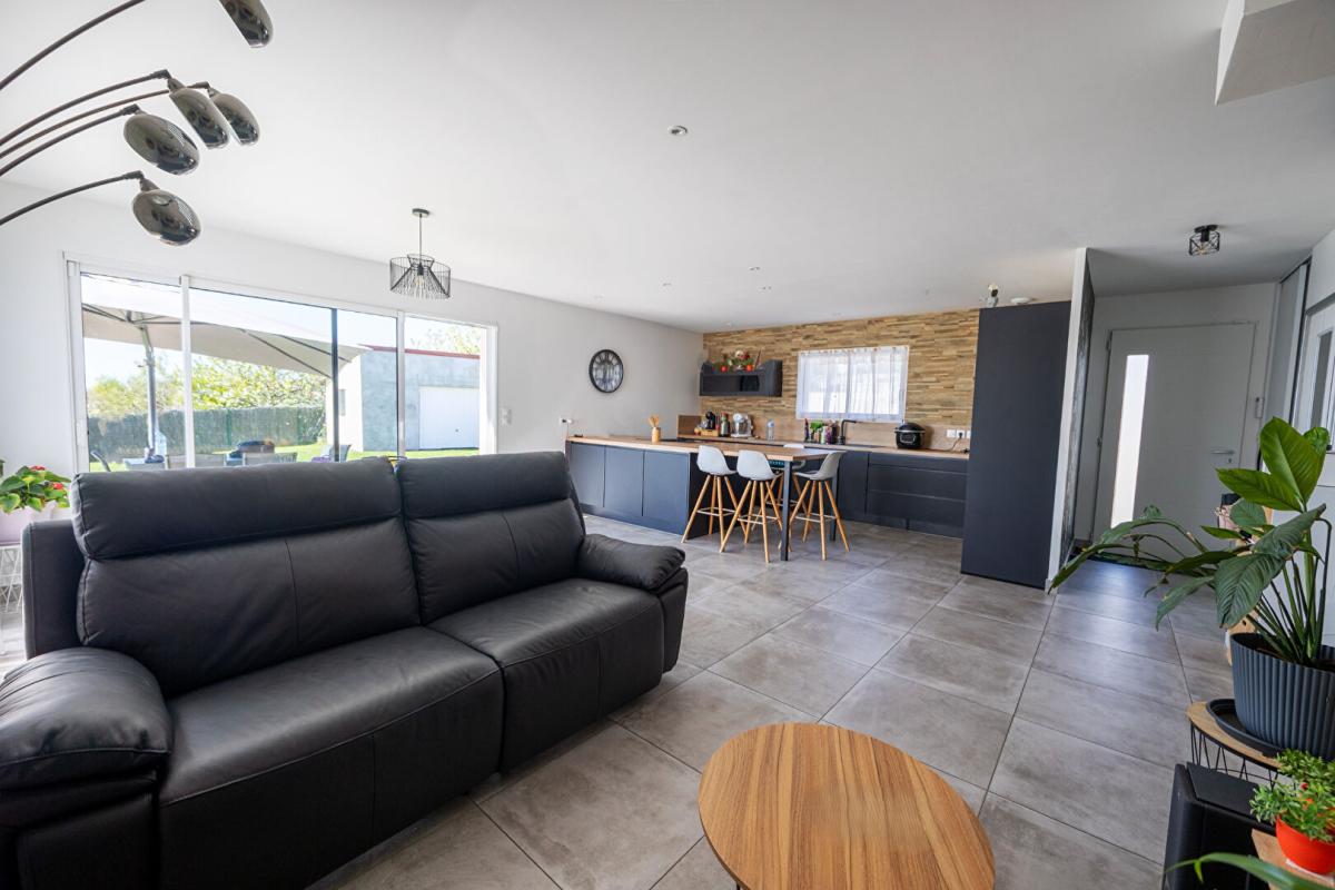 FEURS Villa récente  de plain-pied sur 1003 m² de terrain clos 6