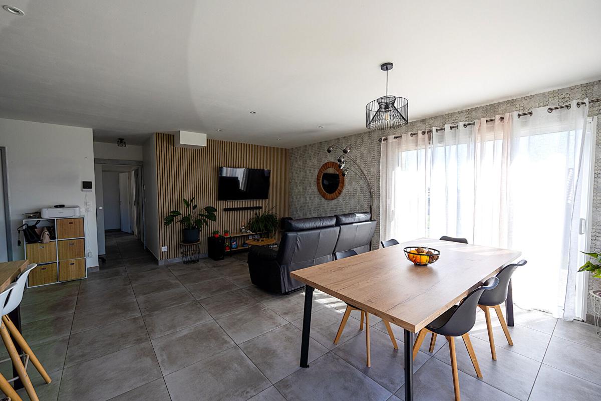 FEURS Villa récente  de plain-pied sur 1003 m² de terrain clos 7