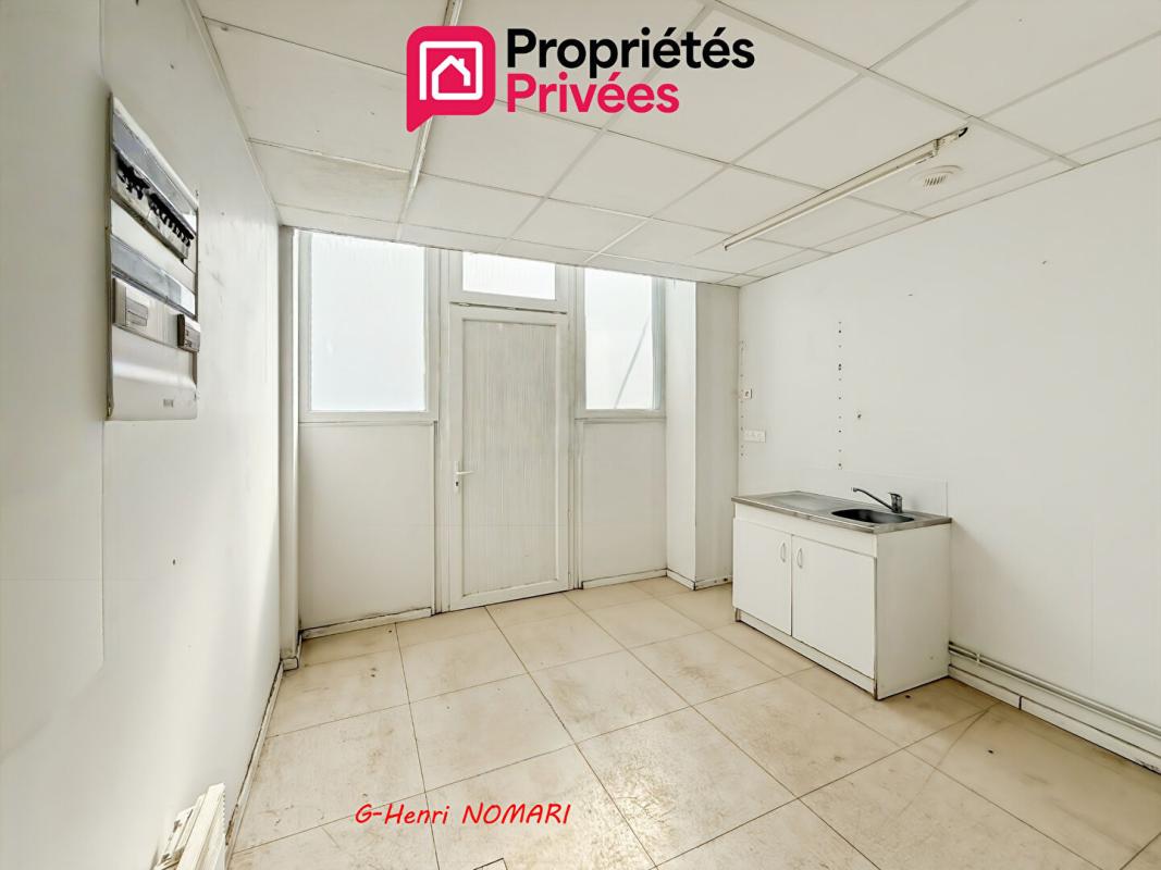 CHATEAUBRIANT Chateaubriant - Espace de commerce/bureau/réserves, 3 pièce(s) 45 m2 5
