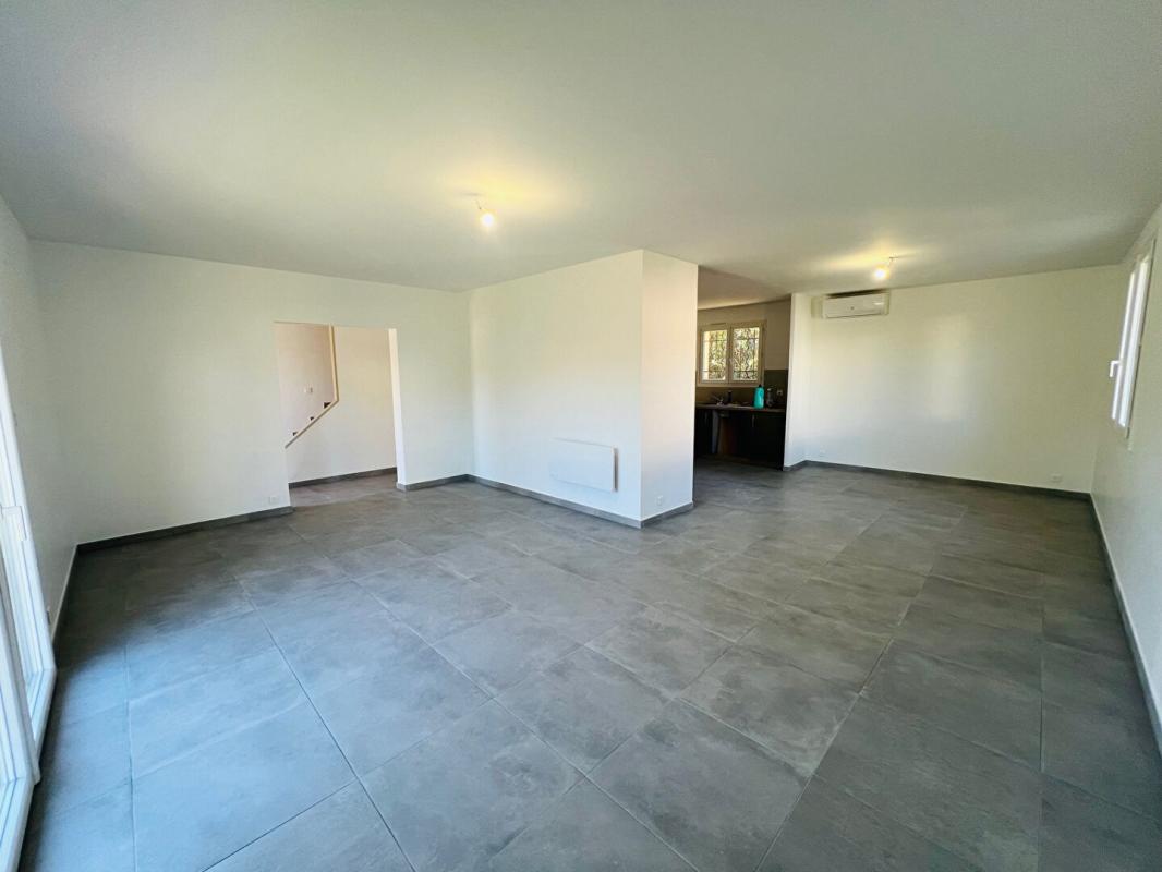 SAINT-MITRE-LES-REMPARTS Maison Saint Mitre Les Remparts 4 pièces 113 m2 4