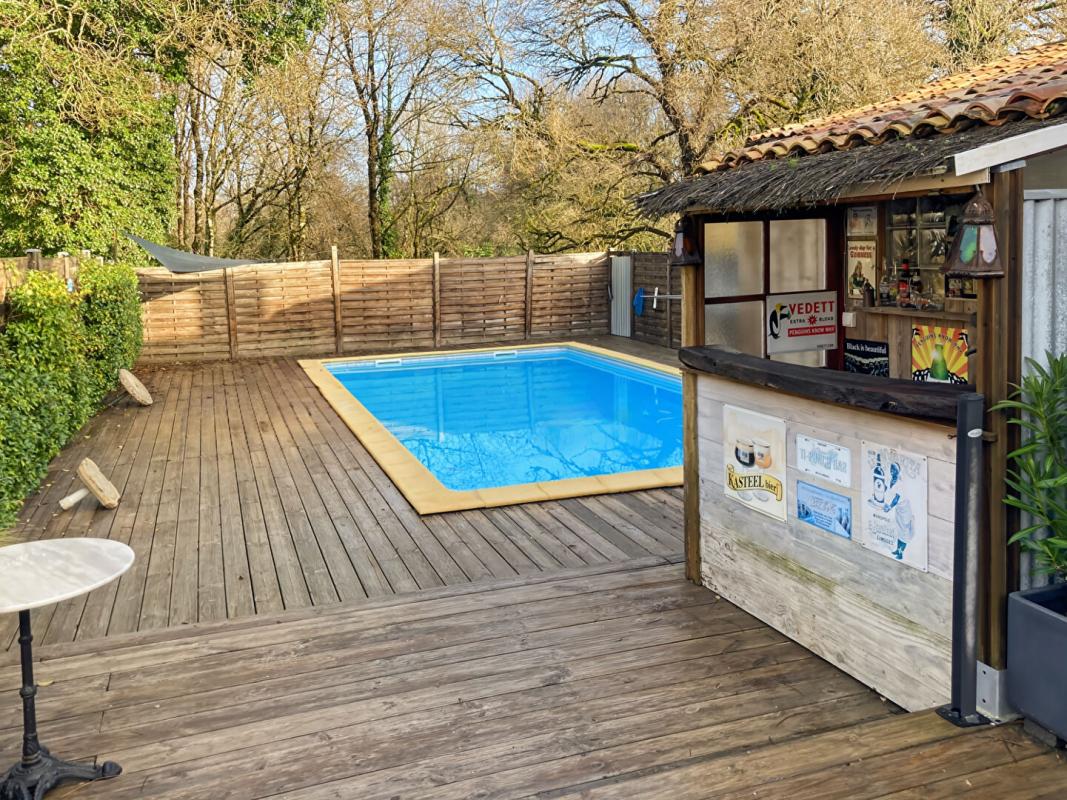 GALGON Belle propriété au calme rénovée avec goût 11