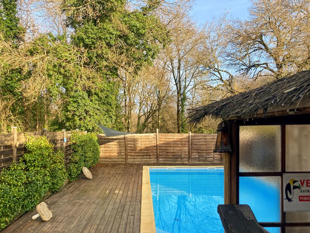 GALGON Belle propriété au calme rénovée avec goût 12