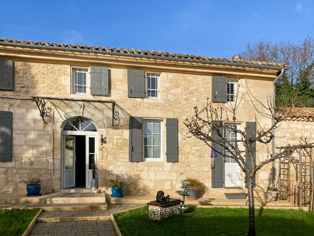 GALGON Belle propriété au calme rénovée avec goût 2