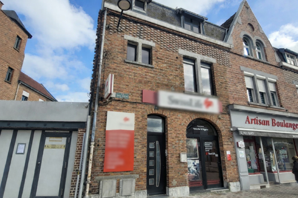 ESTAIRES Immeuble mixte Estaires avec local commercial 100m² et 1T2 duplex 1