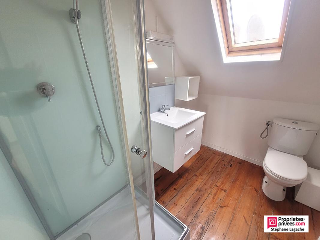 ESTAIRES Immeuble mixte Estaires avec local commercial 100m² et 1T2 duplex 11