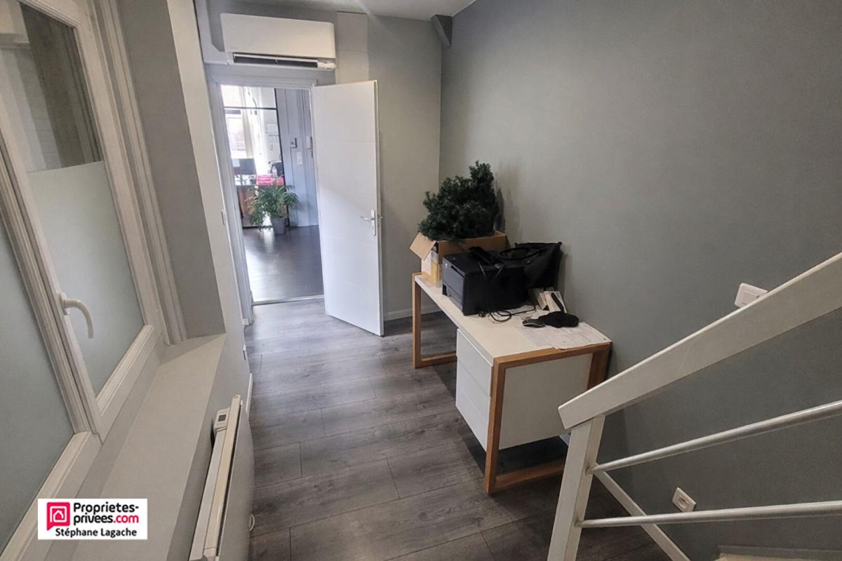 ESTAIRES Immeuble mixte Estaires avec local commercial 100m² et 1T2 duplex 4