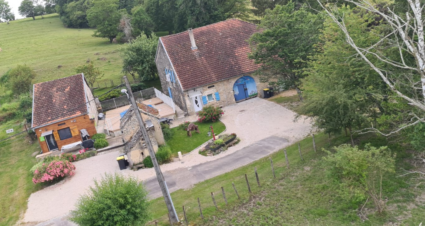 COLOMBIER A colombier (70000) Ensemble immobilier de 2 maisons sur 33 ares de terrain à 247 500 euros 4