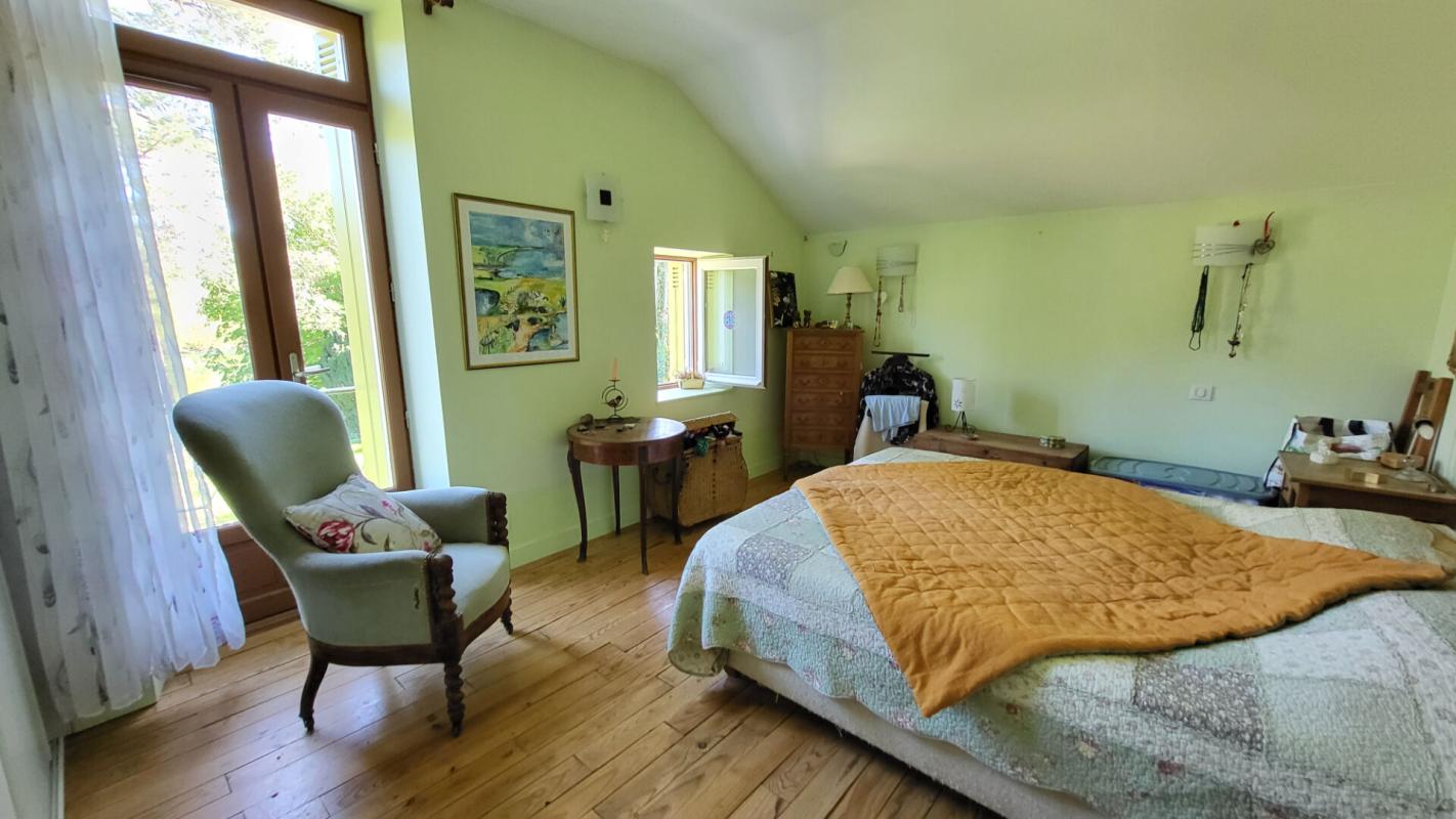 RAZAC-SUR-L'ISLE 24430 Maison  style année 30  rénovée proche Périgueux  5 pièces 122 m2  joli jardin bordé par la rivière 11