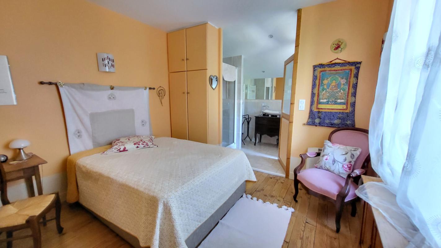 RAZAC-SUR-L'ISLE 24430 Maison  style année 30  rénovée proche Périgueux  5 pièces 122 m2  joli jardin bordé par la rivière 12