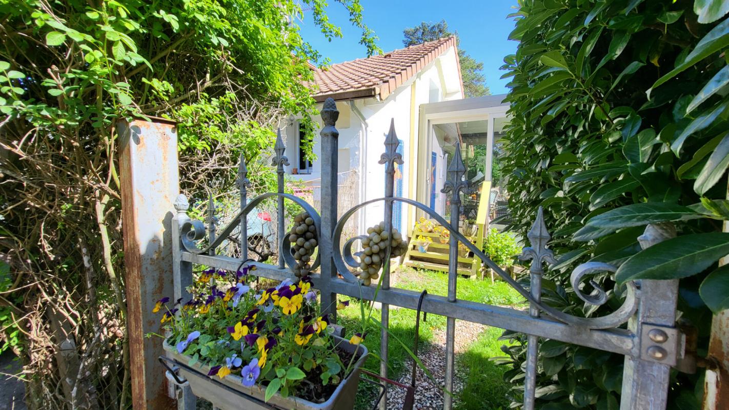 RAZAC-SUR-L'ISLE 24430 Maison  style année 30  rénovée proche Périgueux  5 pièces 122 m2  joli jardin bordé par la rivière 2