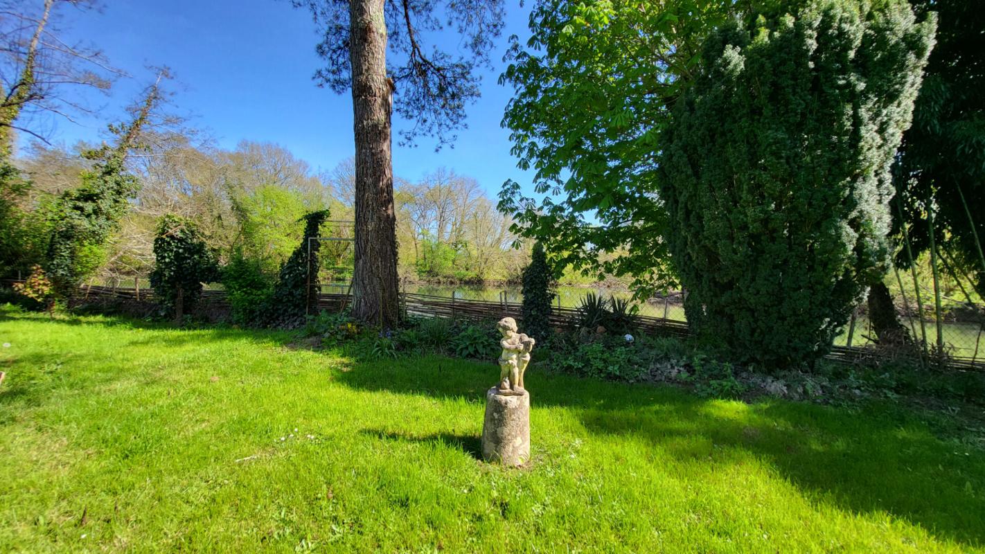 RAZAC-SUR-L'ISLE 24430 Maison  style année 30  rénovée proche Périgueux  5 pièces 122 m2  joli jardin bordé par la rivière 4