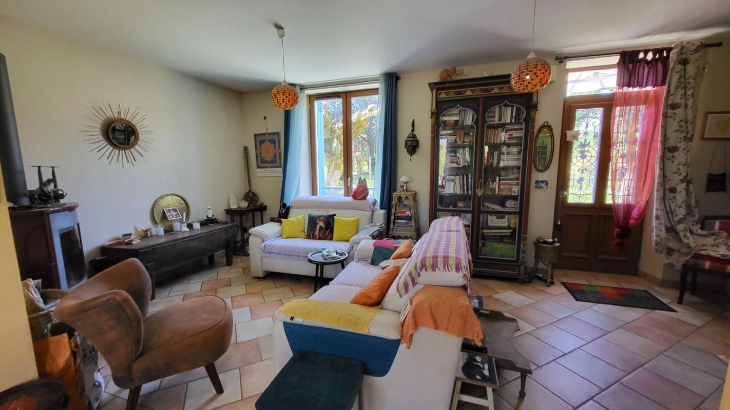 RAZAC-SUR-L'ISLE 24430 Maison  style année 30  rénovée proche Périgueux  5 pièces 122 m2  joli jardin bordé par la rivière 7