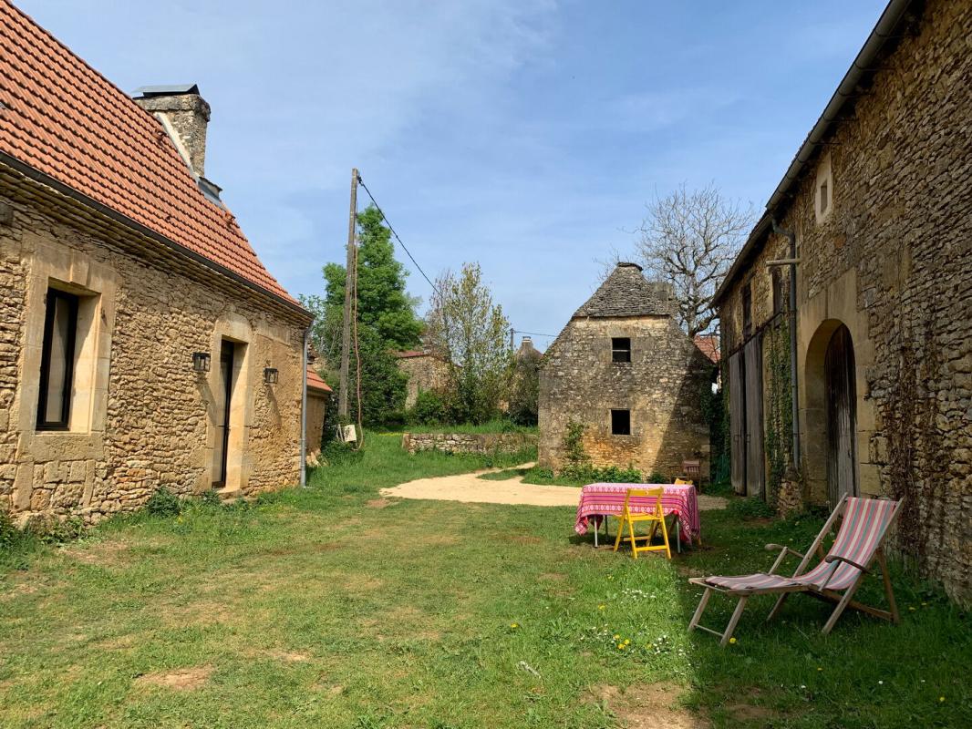 BEYNAC-ET-CAZENAC Maison 3 pièce(s) 99.54 m2 Dépendances 211 m2 terrain 3518 m2 10