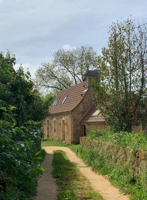 BEYNAC-ET-CAZENAC Maison 3 pièce(s) 99.54 m2 Dépendances 211 m2 terrain 3518 m2 12