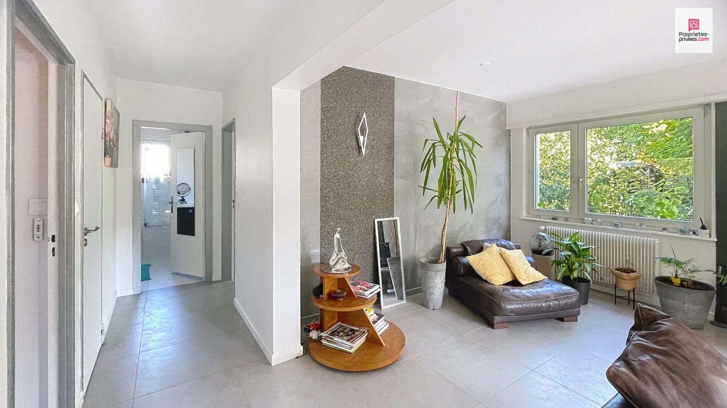 RIEDISHEIM Maison de ville à Riedisheim 6 pièces de 140 m2 3