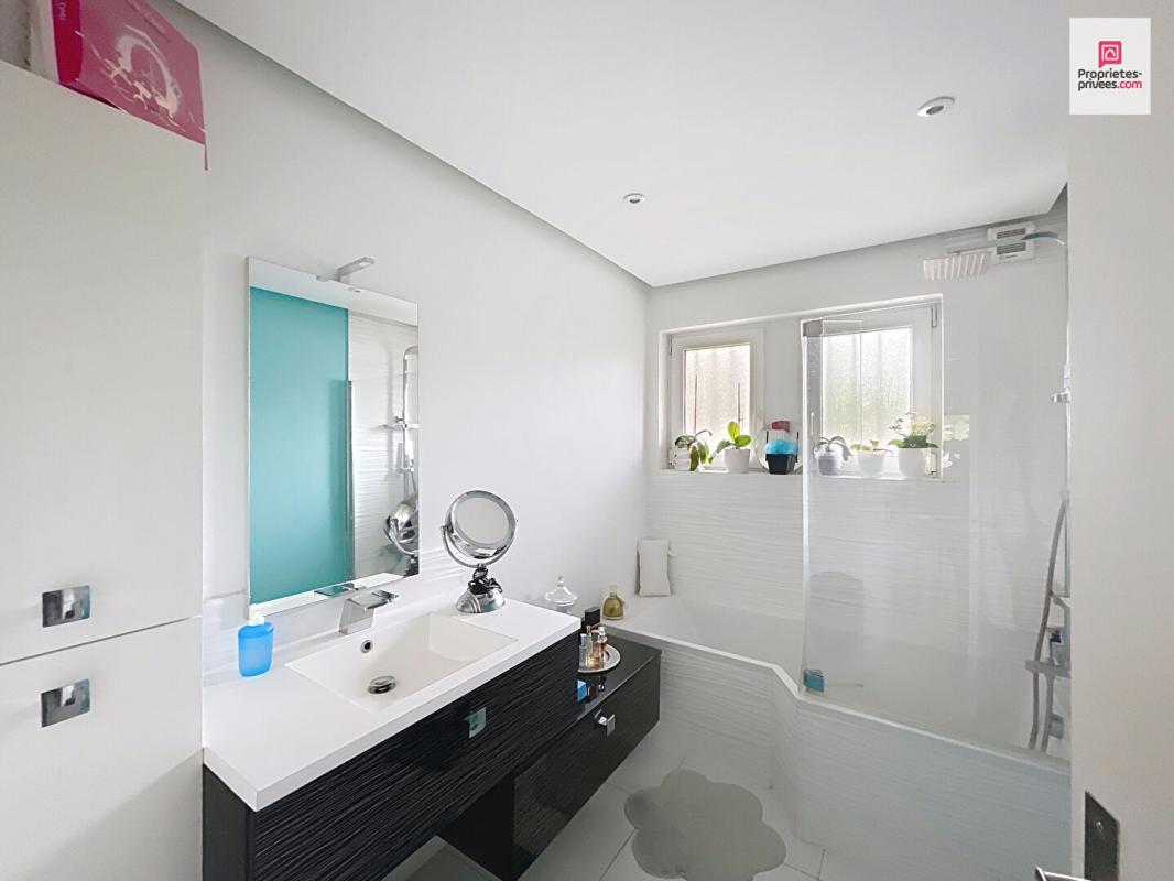 RIEDISHEIM Maison de ville à Riedisheim 6 pièces de 140 m2 5