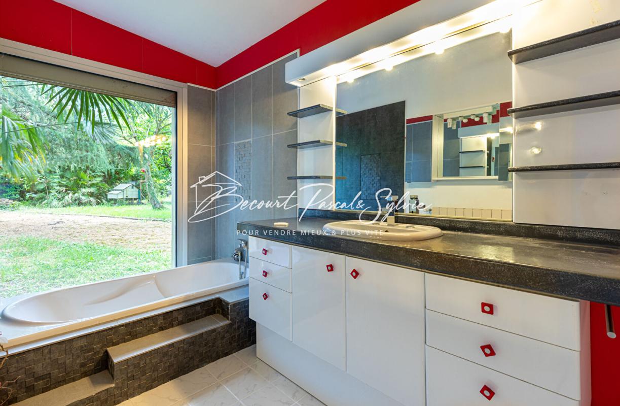 LE TEIL Maison  ANNEES 70 - 179 m² Le Teil (à 5 min de Montélimar) 17