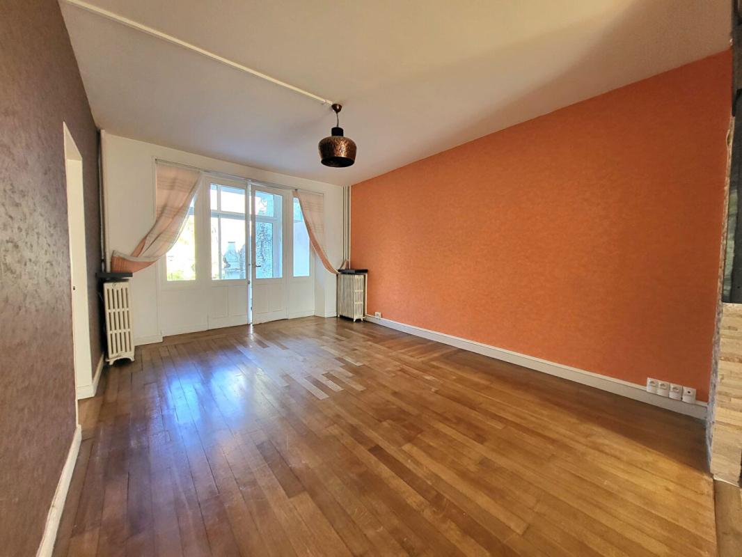 ETAMPES Maison de ville bourgeoise - 5 chambres - Grande grange et jardin paysagé 5