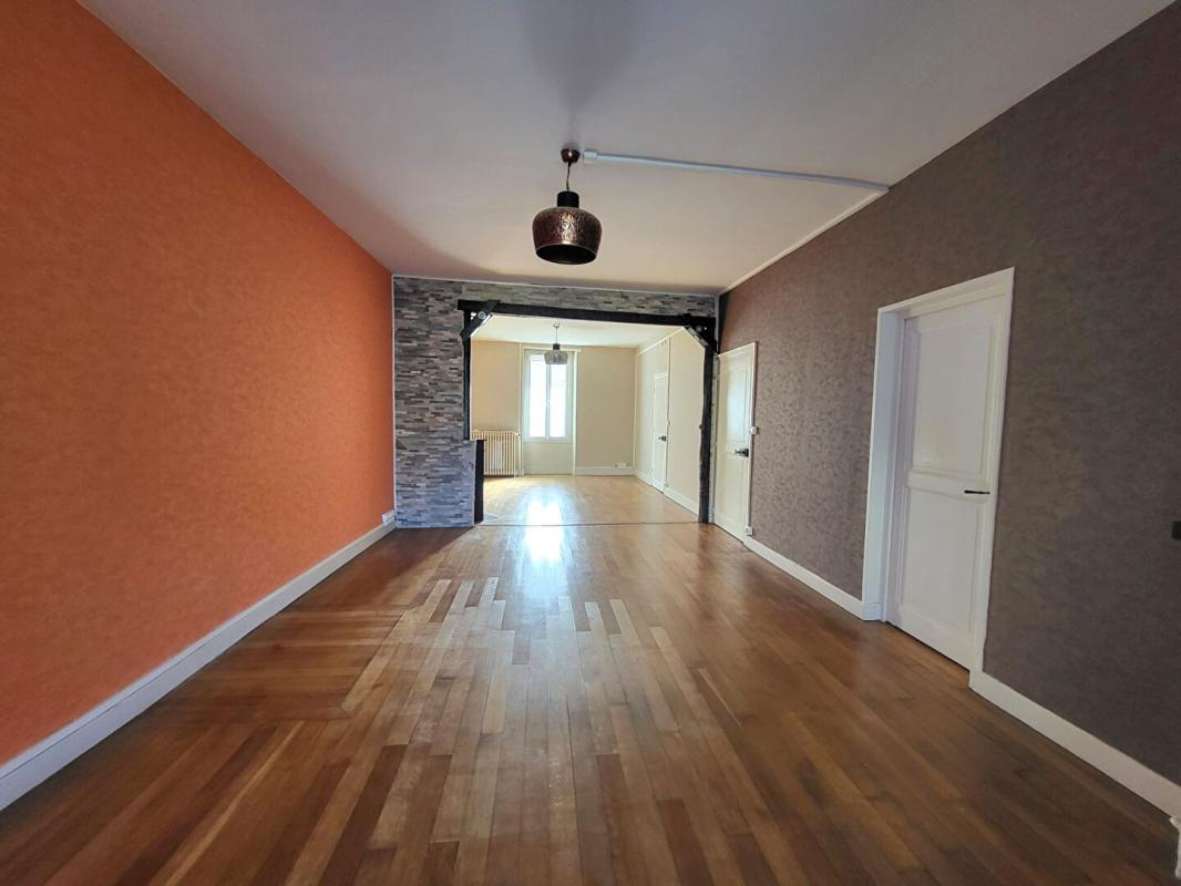 ETAMPES Maison de ville bourgeoise - 5 chambres - Grande grange et jardin paysagé 8