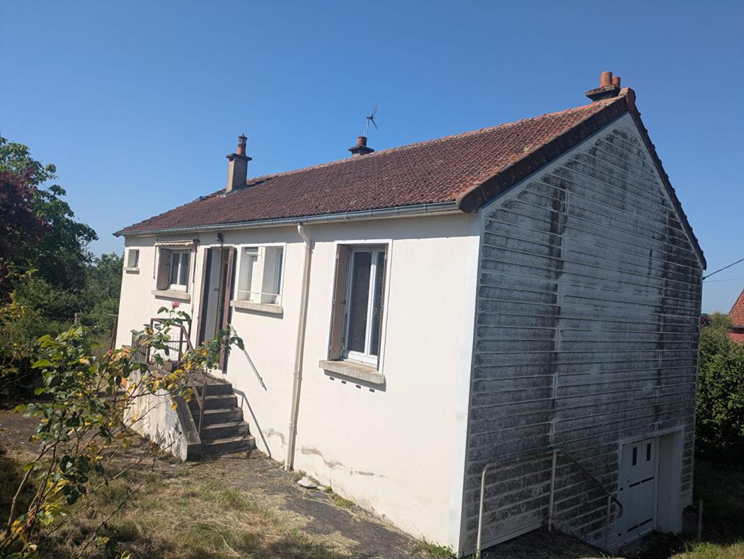 LA CHARITE-SUR-LOIRE pavillon deux chambres avec vue sur La Loire 1