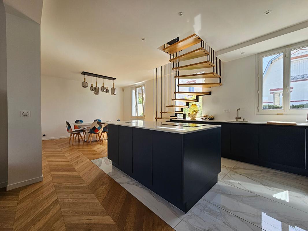 TAVERNY * ENTIÈREMENT RÉNOVÉE, PROCHE GARE ET TOUTES COMMODITÉS * 10