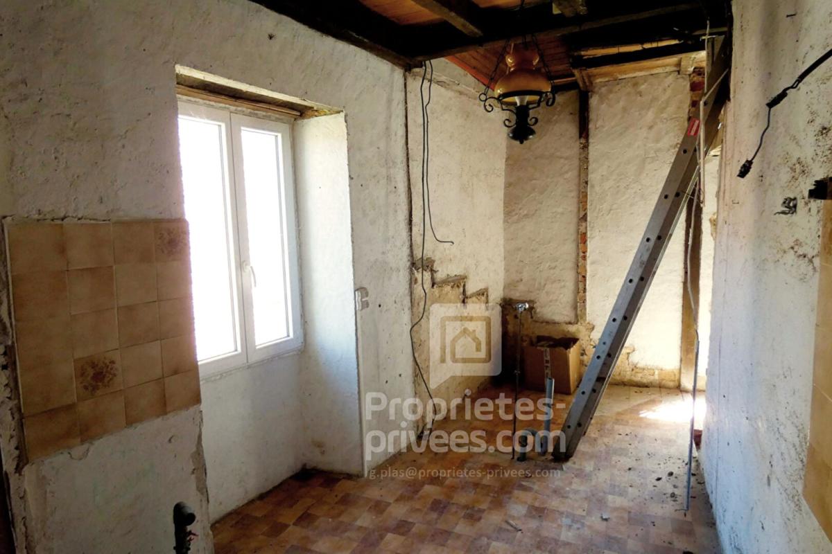 LAMOTHE-CASSEL Maison ancienne à restaurer, fort potentiel + Jardin 2000 m² 12