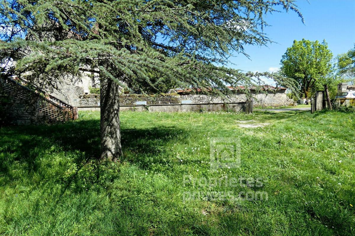 LAMOTHE-CASSEL Maison ancienne à restaurer, fort potentiel + Jardin 2000 m² 5