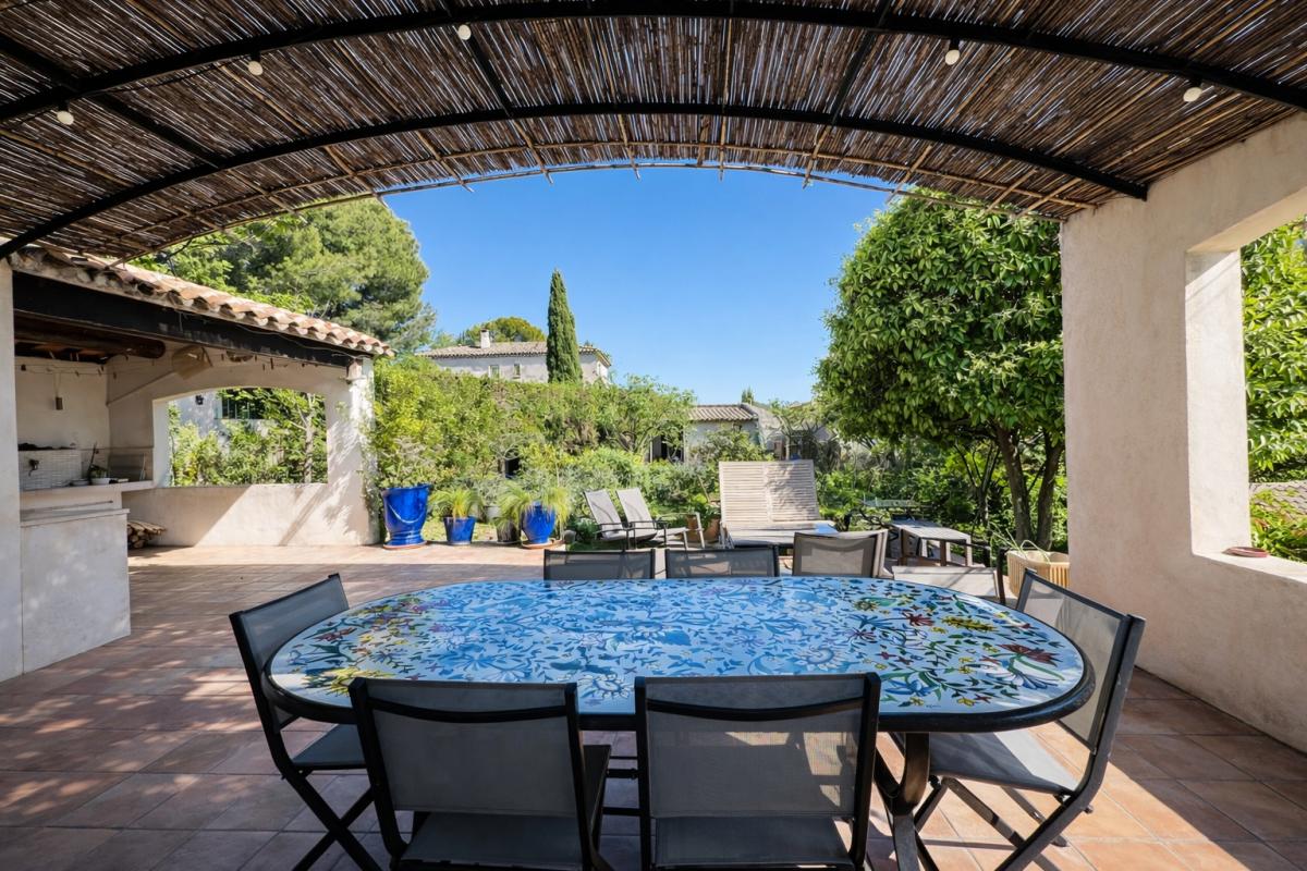 SAINT-MITRE-LES-REMPARTS Maison 7 pièces 208 m2 1