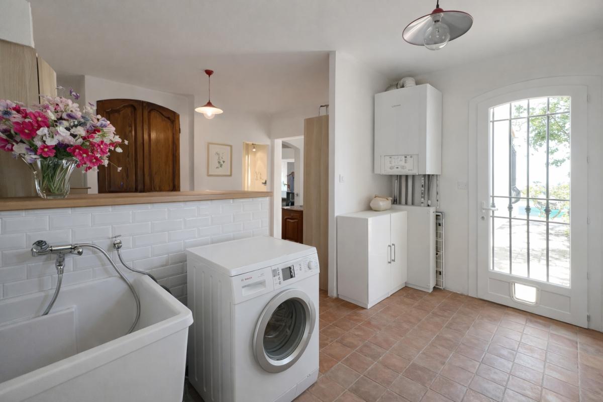 SAINT-MITRE-LES-REMPARTS Maison 7 pièces 208 m2 12