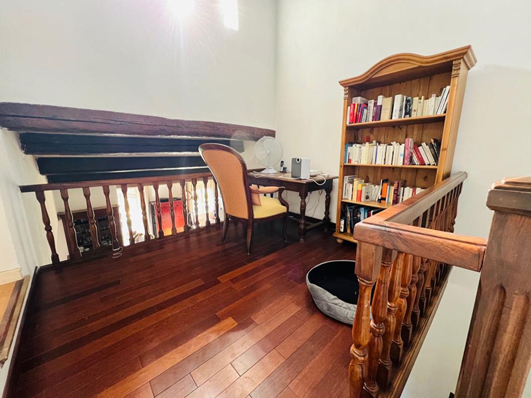 SAINT-MITRE-LES-REMPARTS Maison 7 pièces 208 m2 13